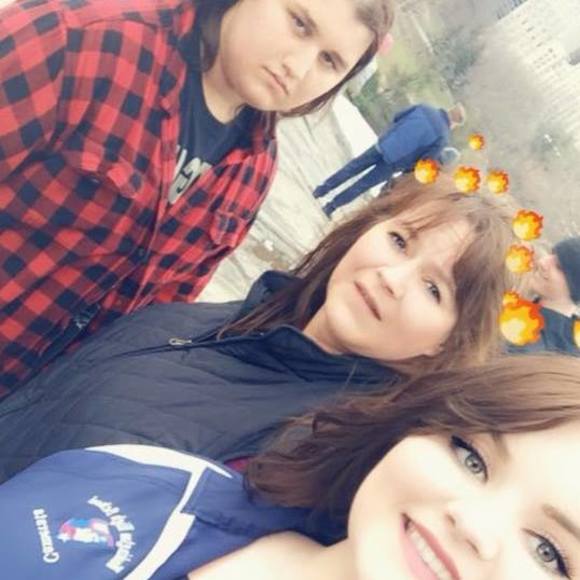 Meet your Posher, Liz - Picture 1 of 1